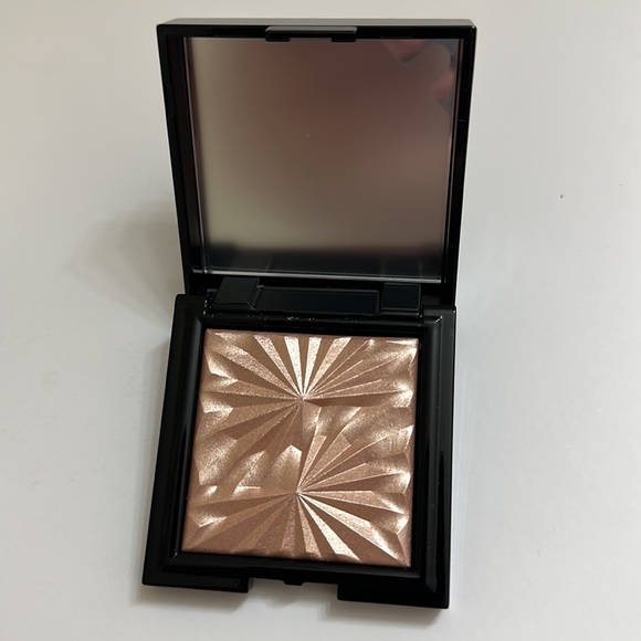 Elcie Cosmetics Luna Eclipse Highlighter, color is Luna - Picture 2 of 6